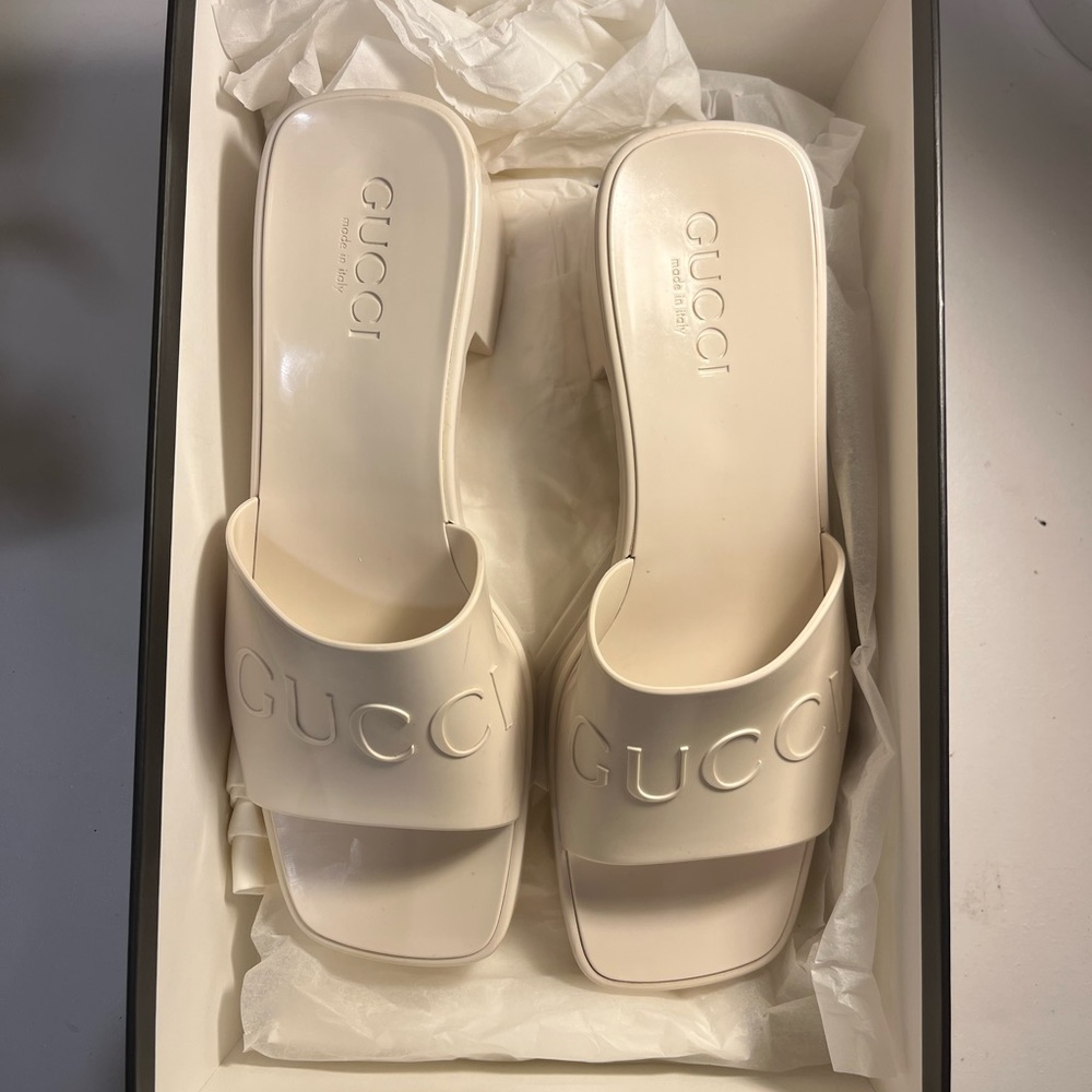 AUTHENTIC GUCCI WOMEN’S RUBBER SLIDE SANDAL SZ EU 37 / US 6.5/7